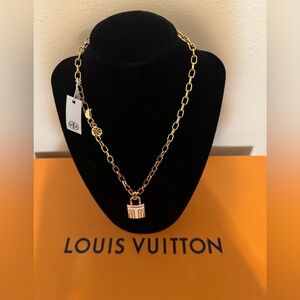 NWT Tory Burch Gold & White Lock Necklace